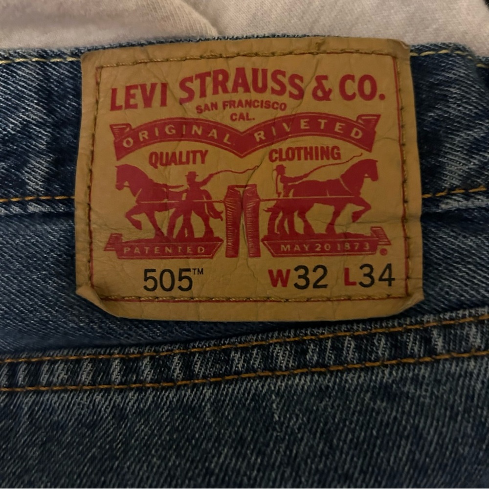 Levis 505™ Regular Fit Men’s Zip Fly Jeans. Size W32 x L34. - Picture 5 of 6